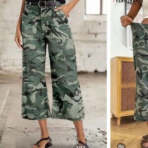 NWT Flamingals Camo Print Mid Waist Straight Leg Capri Pants